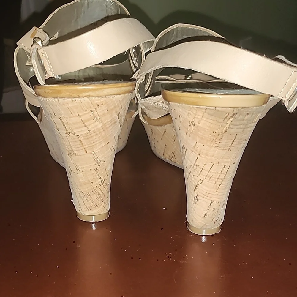 Guess Tan Wedge Sandals Women's Size 11 Strappy Ankle Strap Medium Heel